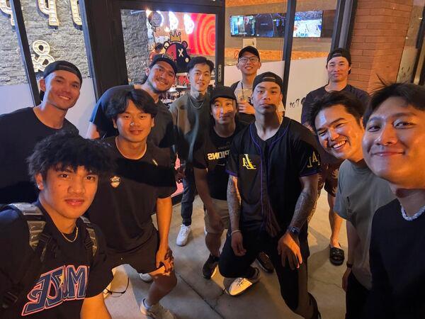 WBC》旅美好手大集合！ 龍仔、費仔跟台灣球員一起齊聚吃火鍋