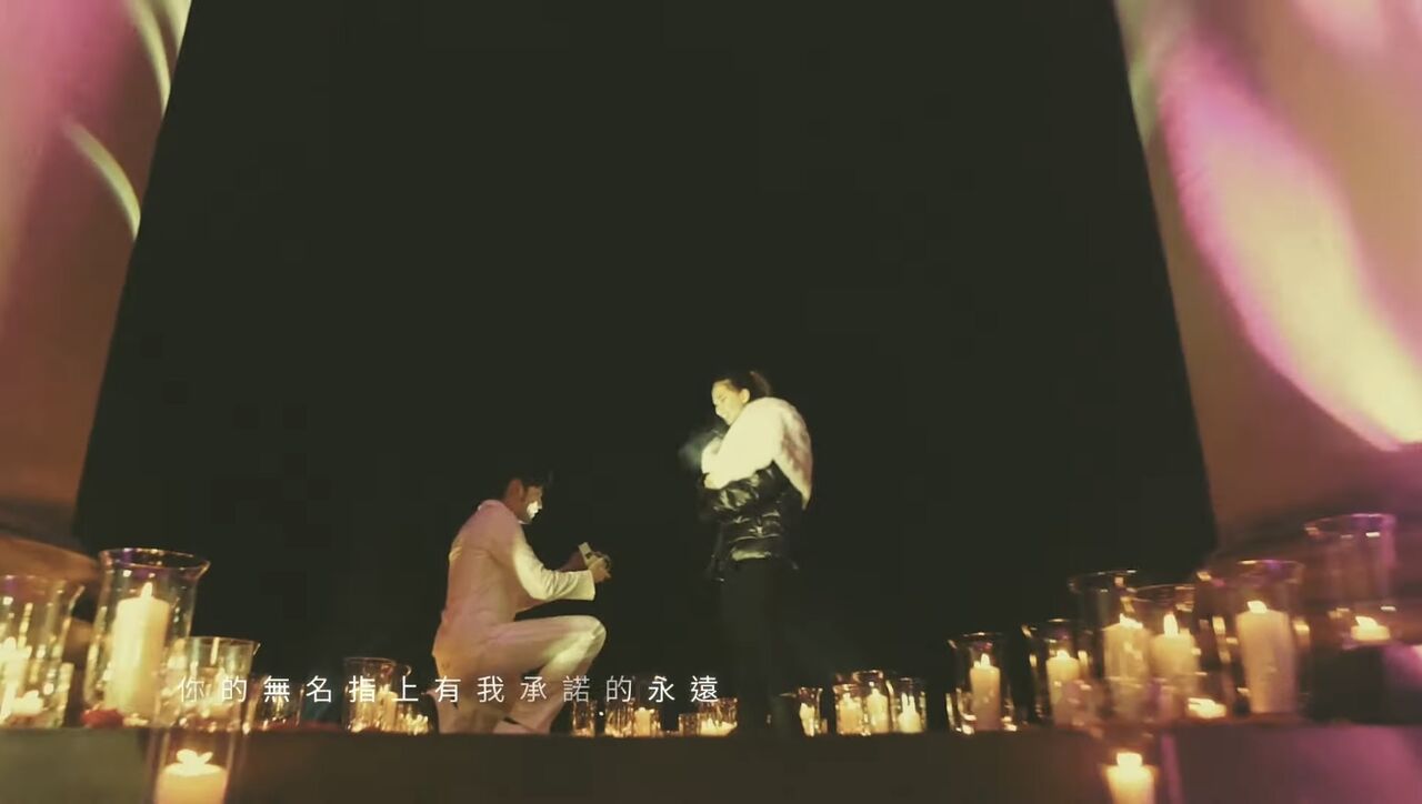 周杰倫不藏了！「古堡下跪求婚昆凌」她當眾大哭　完整畫面終於公開