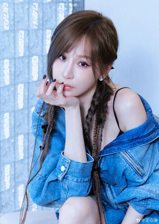 野生王心凌日本賞櫻！「同行人非吳克群」竟是他…目擊網友激動了